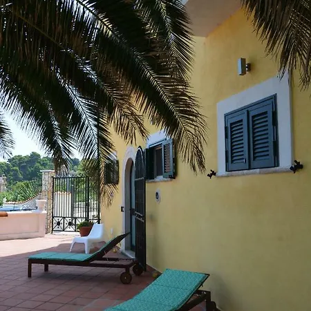 Villa Garganomareborghi 4 *